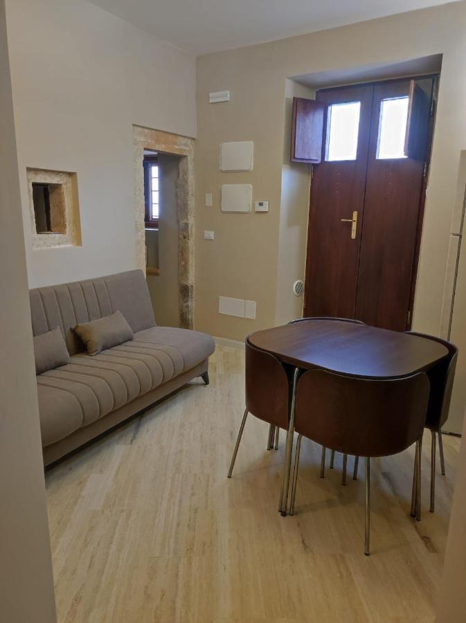 Dimora Tra Ciuchi E Poeti Appartement LʼAquila Buitenkant foto