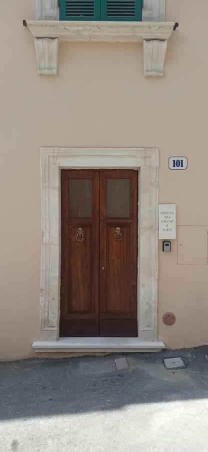 Dimora Tra Ciuchi E Poeti Appartement LʼAquila Buitenkant foto